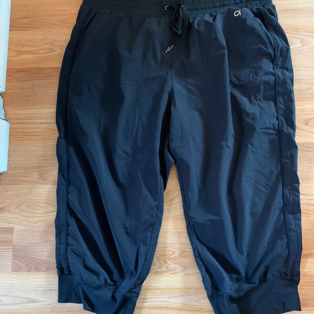 Gap Fit cropped pants